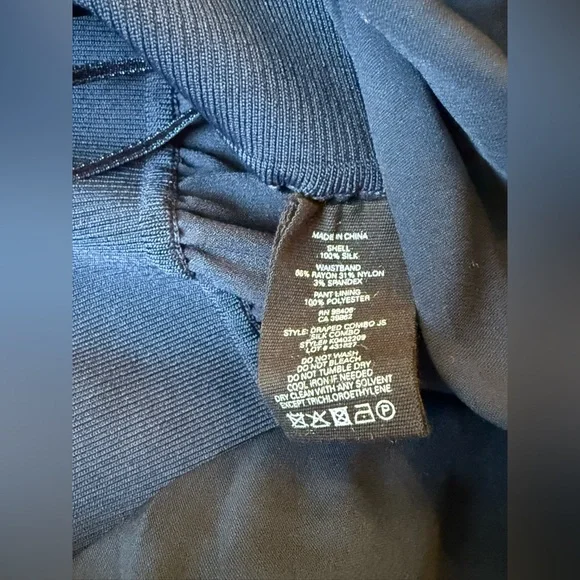 THEORY Women’s Draped Jumpsuit Navy 100% Silk Cropped Travel - Picture 6 of 9